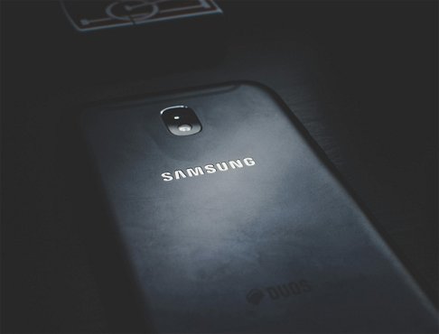 Samsung sfida i giganti: boom di richieste per memorie AI